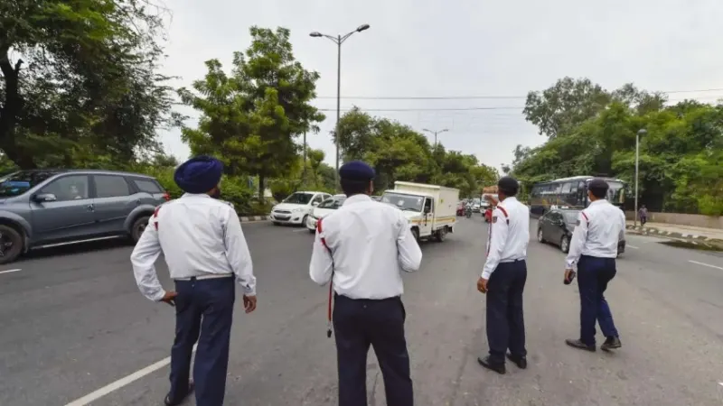 ट्रैफिक चालान को लेकर नियम बदले, अब कटा चालान तो करें ये काम ट्रैफिक चालान को लेकर नियम बदले, अब कटा चालान तो करें ये काम